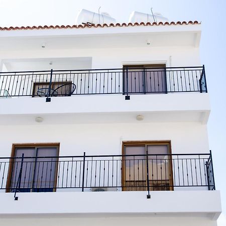 Spacious 2 Bedroom Appartment Near Mall -Internet 1Gbps Paphos Exterior photo
