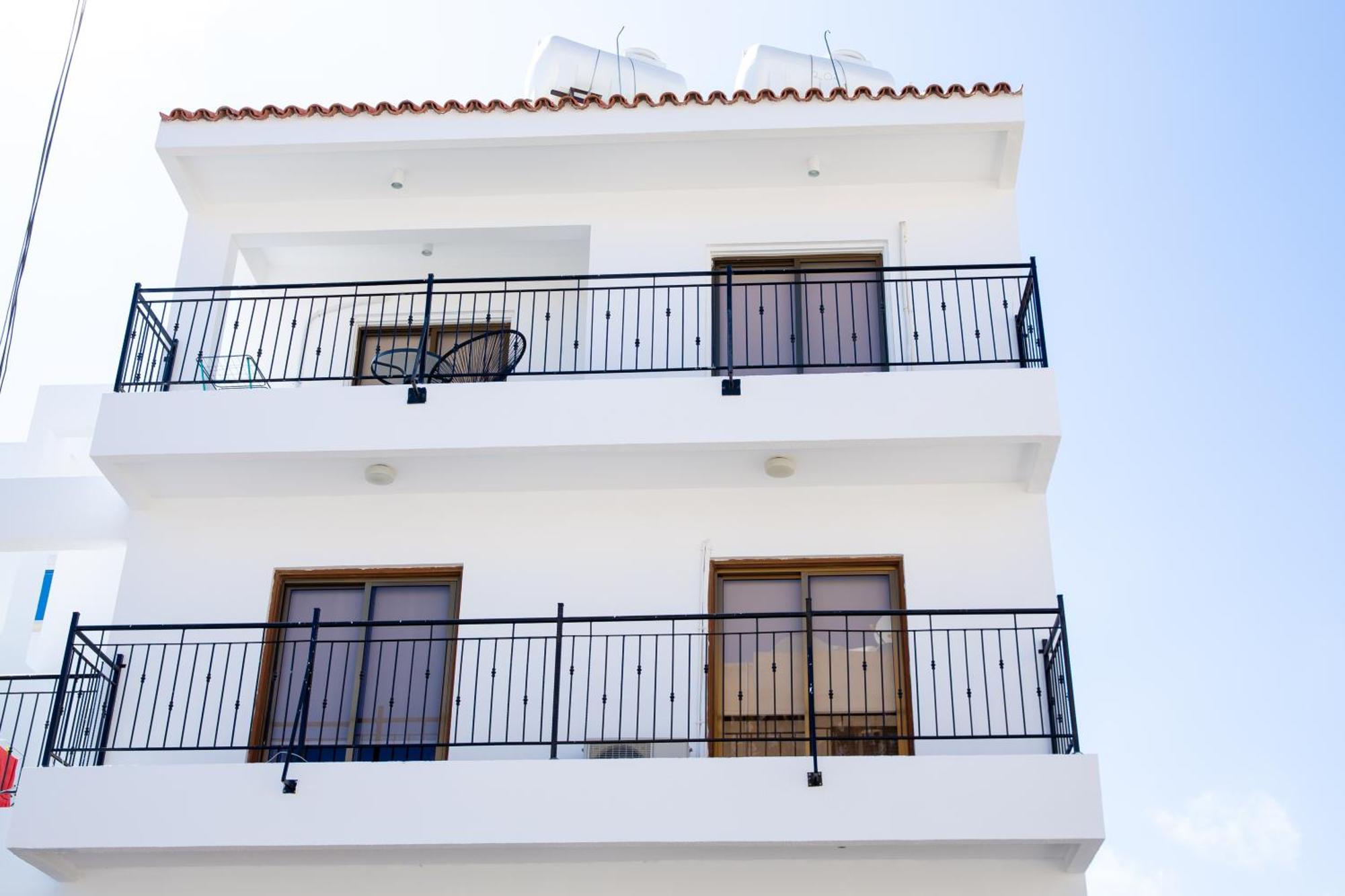 Spacious 2 Bedroom Appartment Near Mall -Internet 1Gbps Paphos Exterior photo